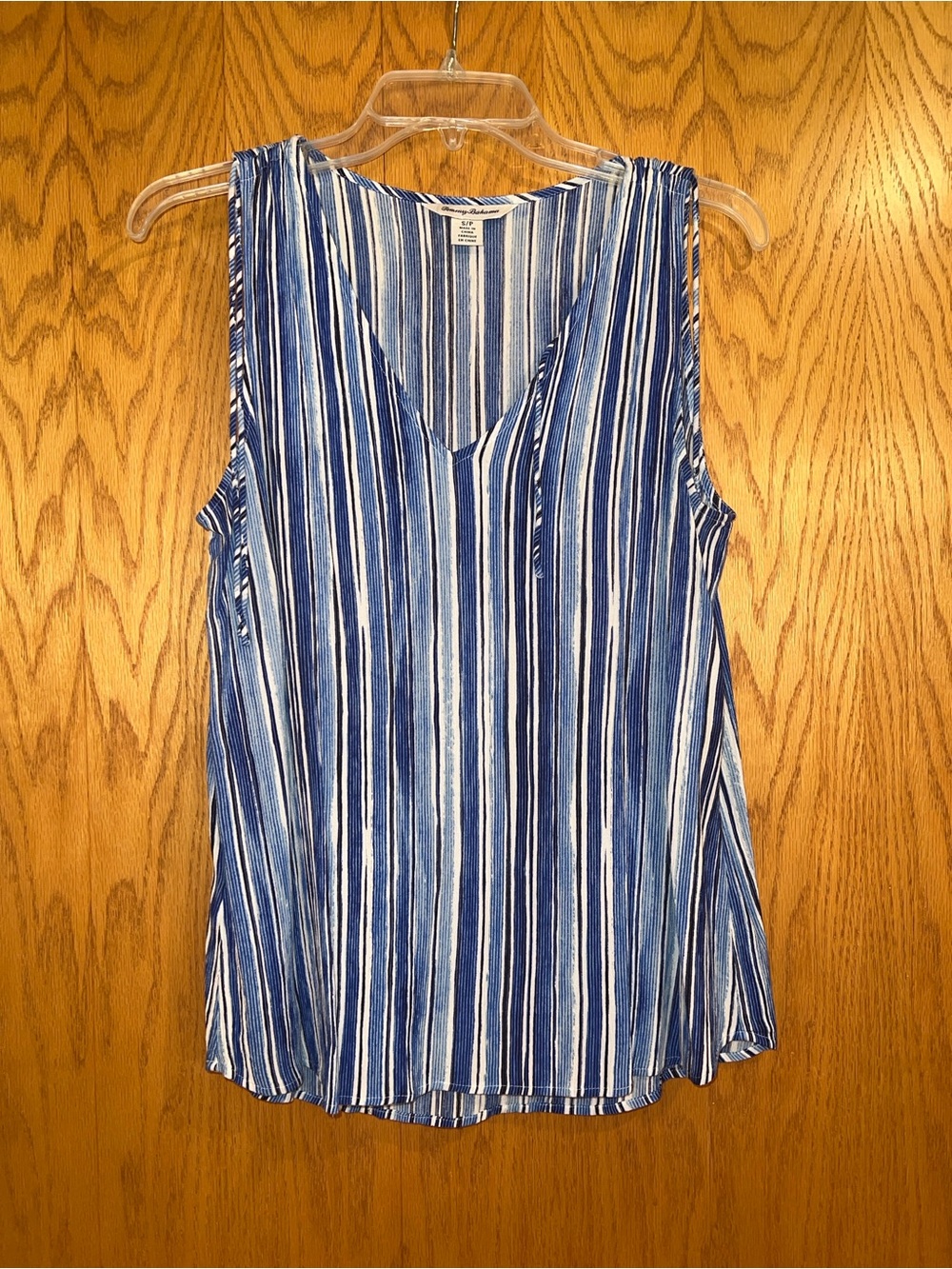 Tommy Bahama V-neck sleeveless top Size S